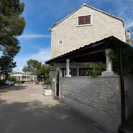 Nauta Villa *